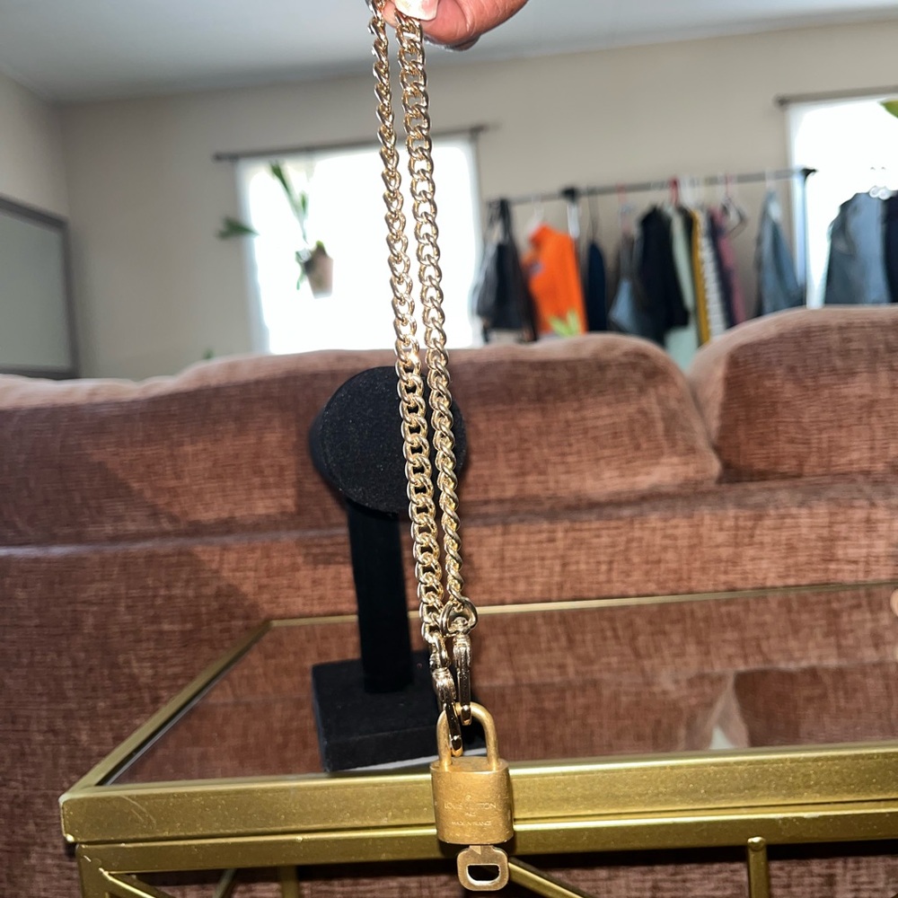 Louis Vuitton Lock & Key (non branded chain) - Picture 2 of 3